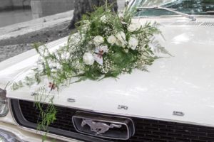 Bruidsbloemen auto wit IJsselstein
