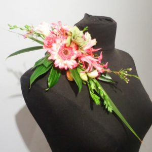 corsage grote bloemen Bruidsbloemen