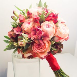 bruidsboeket biedermeier rozen hortensia