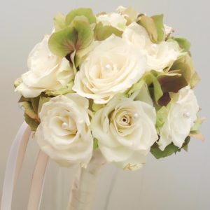 bruidsboeket biedermeier rozen wit